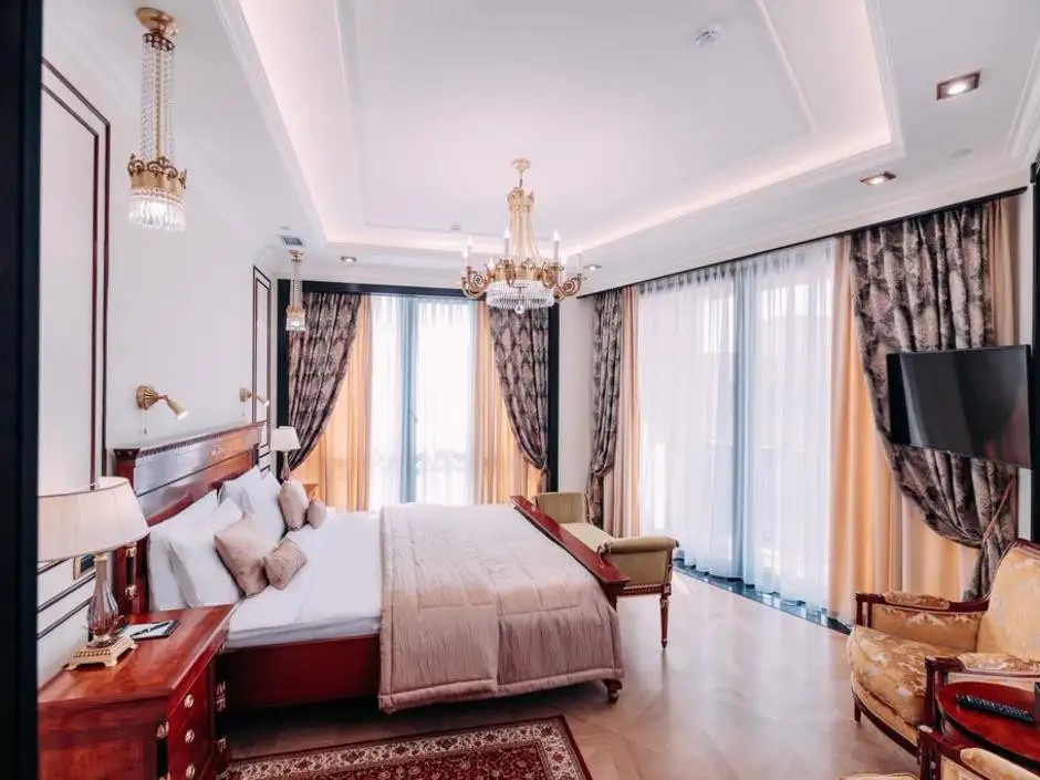 GOLDEN PALACE