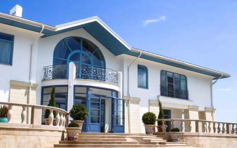 VILLA ROMANOV