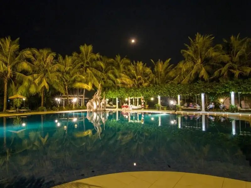 REE HOTEL