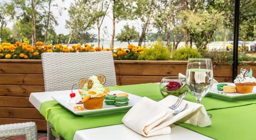 LANDMARK CREEK HOTEL