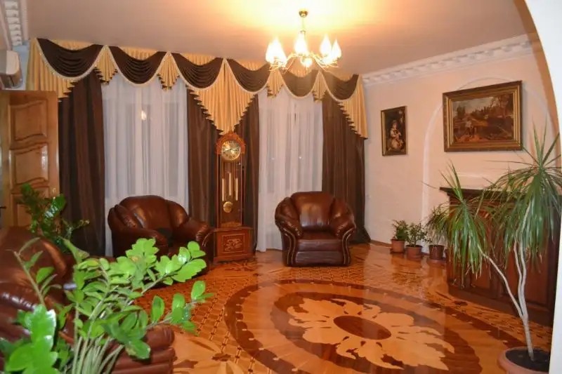 FAMILY HOUSE