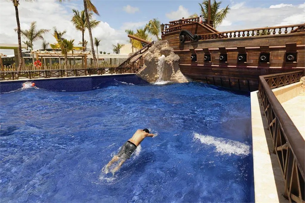 PREMIUM LEVEL AT BAVARO PALACE (EX. CLUB PREMIUM DELUXE BARCELO BAVARO PALACE)