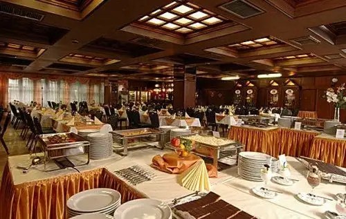 HUNGUEST HOTEL FLORA