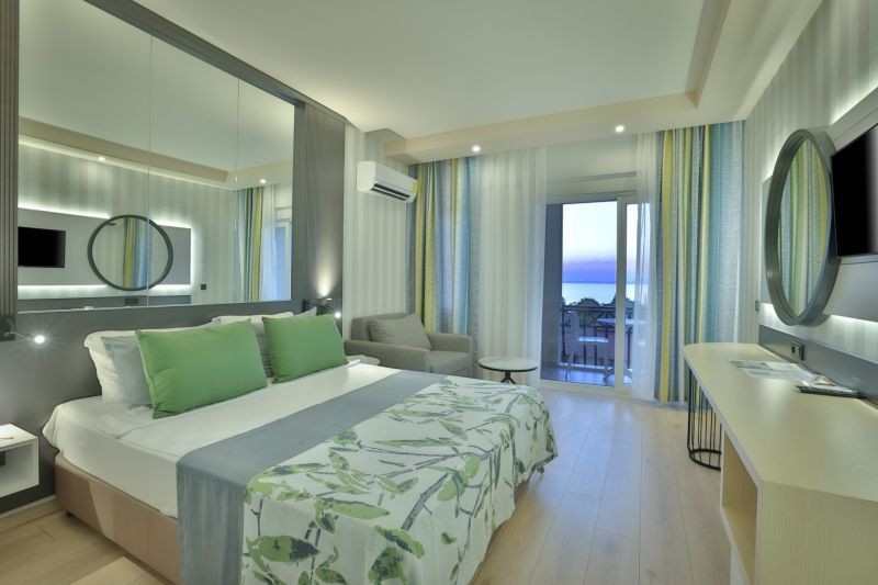standard side sea view