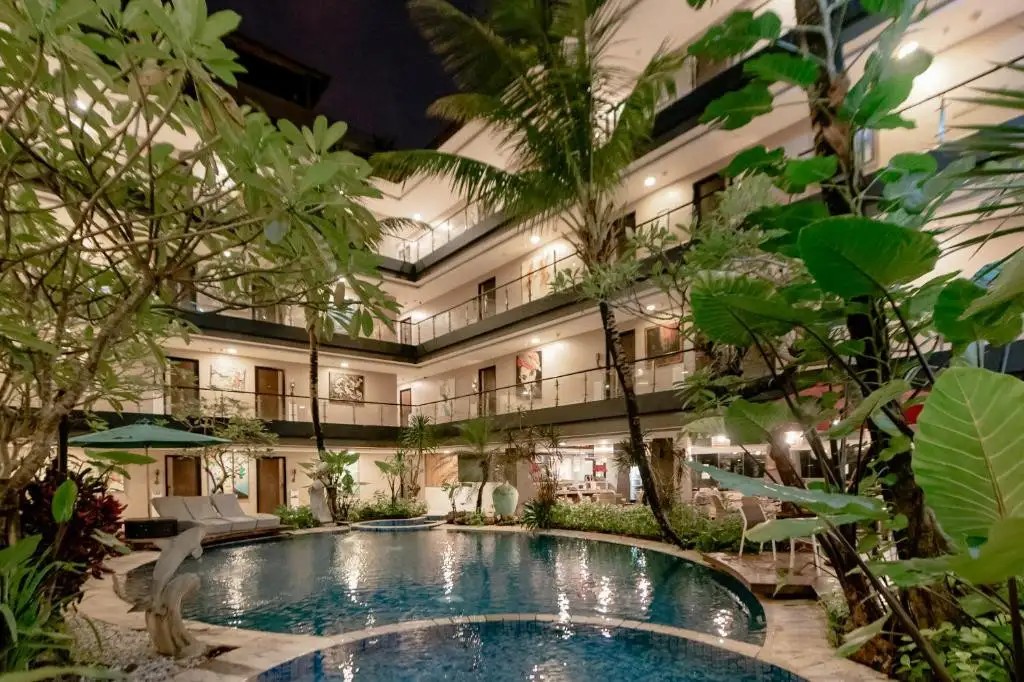 AMAROOSSA SUITE