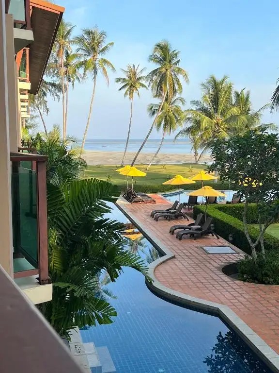 LANTA PURA BEACH RESORT