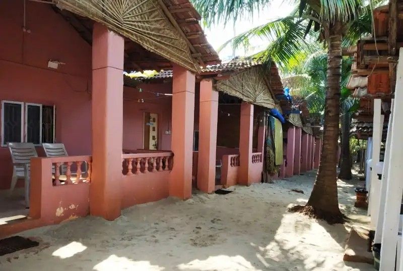 HOLIDAY VILLAGE ARAMBOL