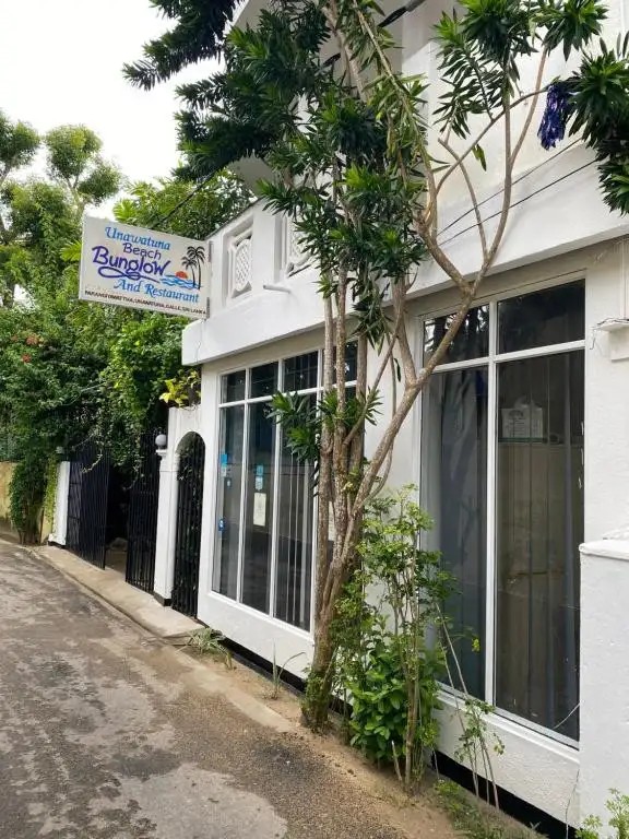 UNAWATUNA BEACH BUNGALOW