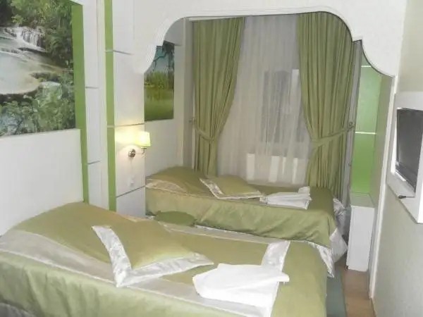 HOTEL LA WHITE