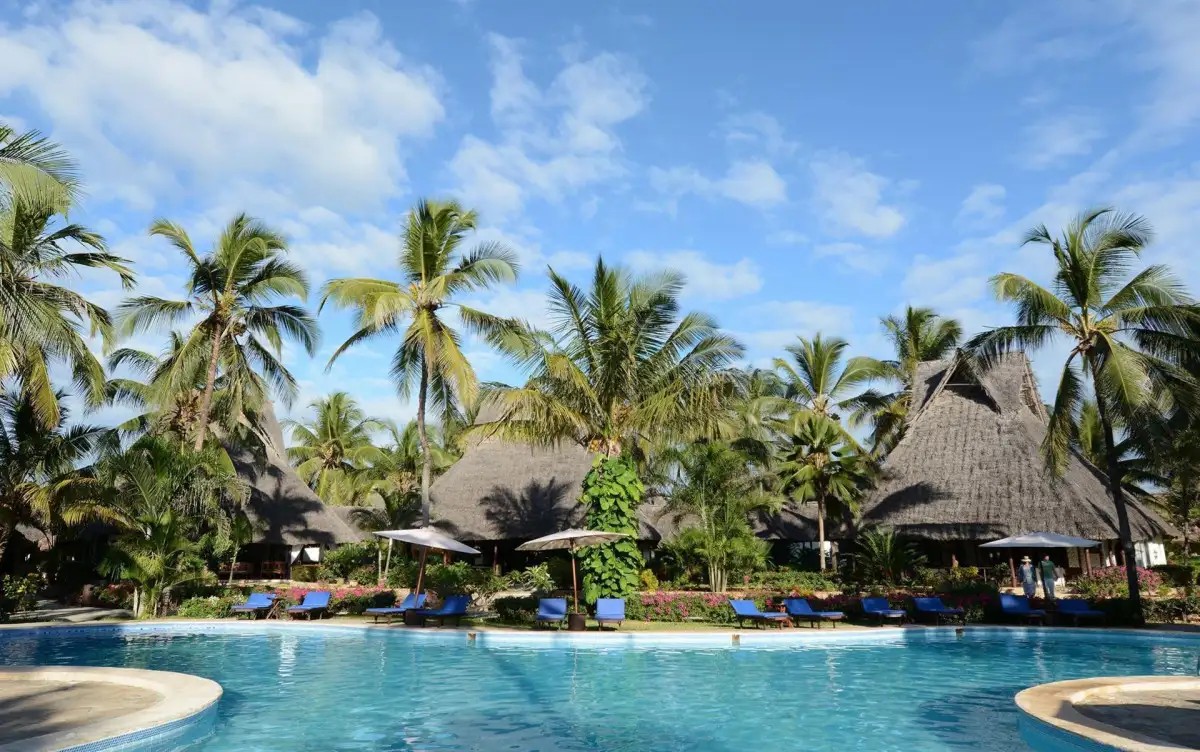 BREEZES BEACH CLUB & SPA