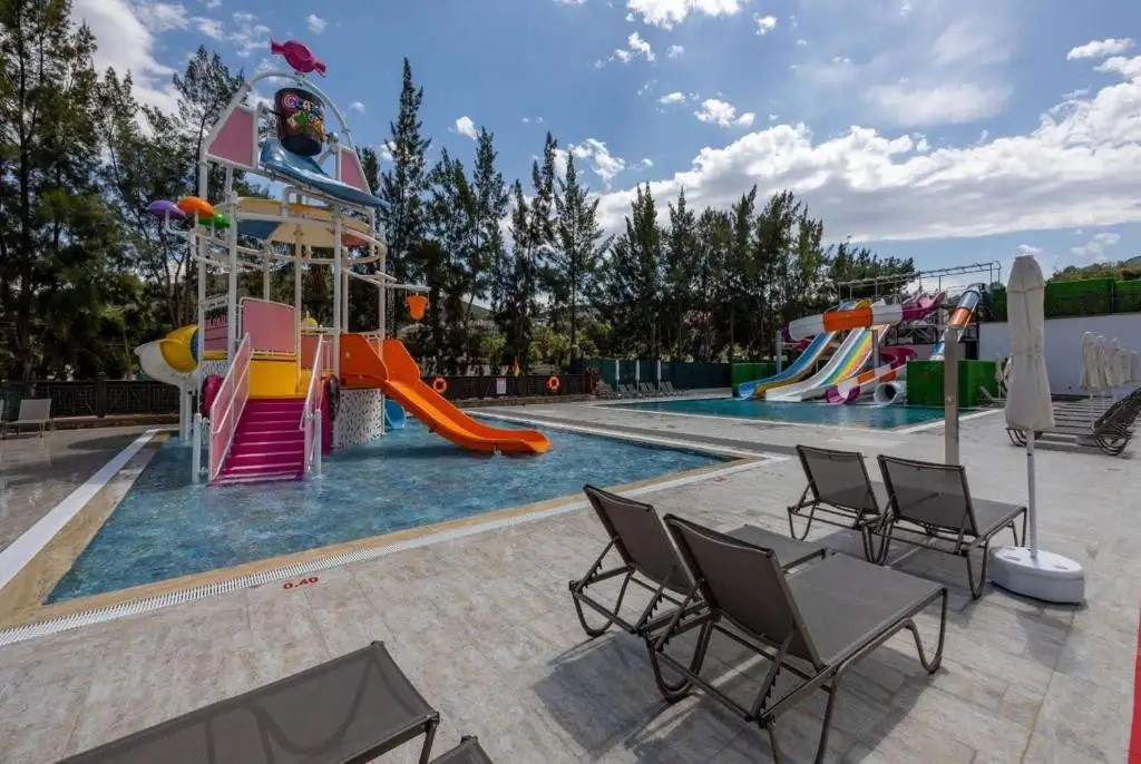 RAMADA HOTEL & SUITES BY WYNDHAM KUSADASI