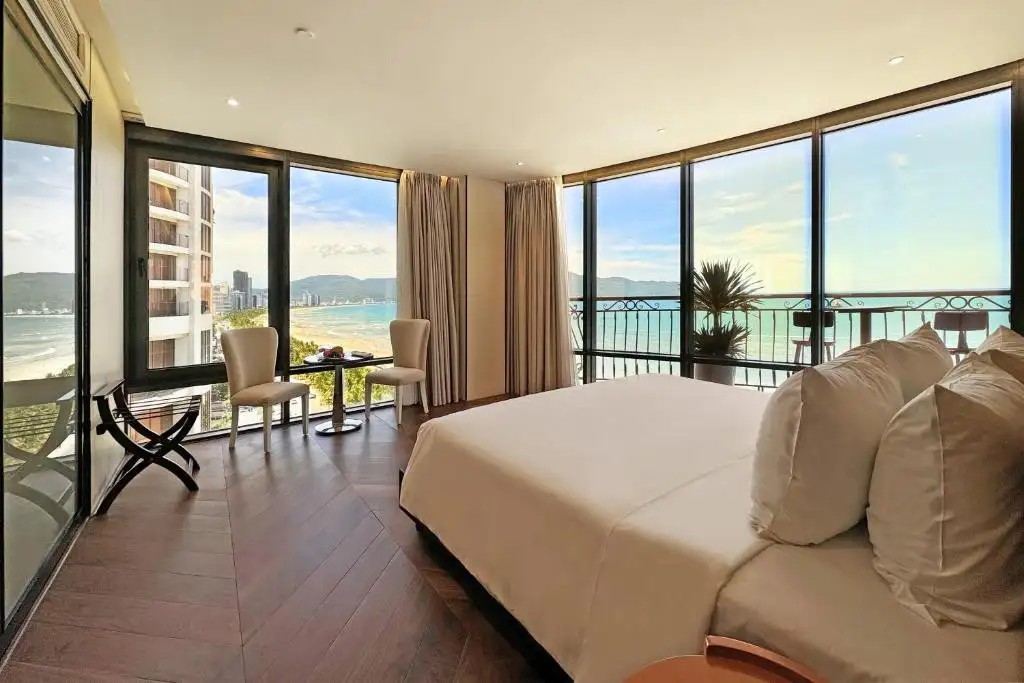 HOLIDAY BEACH DANANG