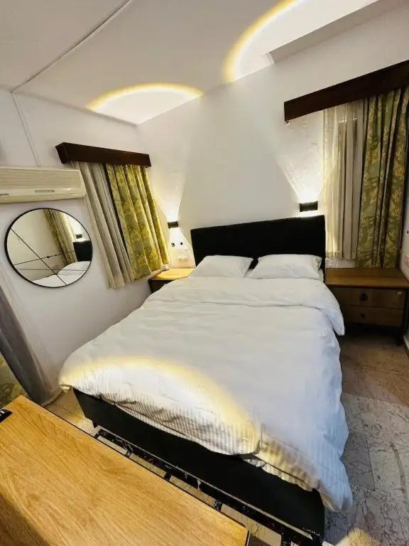 JEST OTEL