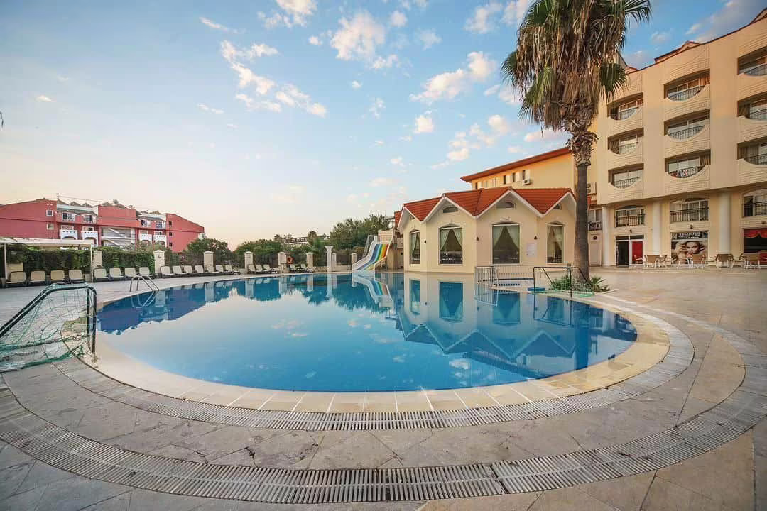 CAMYUVA LUNA (EX. LARISSA INN)