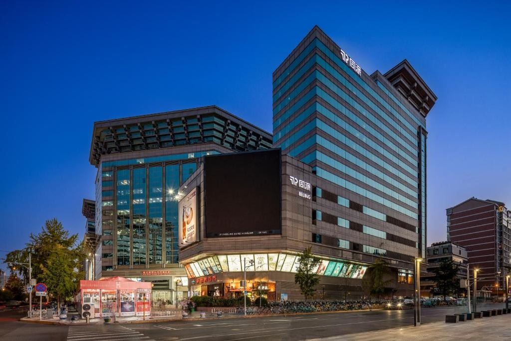 BEIJING NEW WORLD CENTER TONGPAI HOTEL