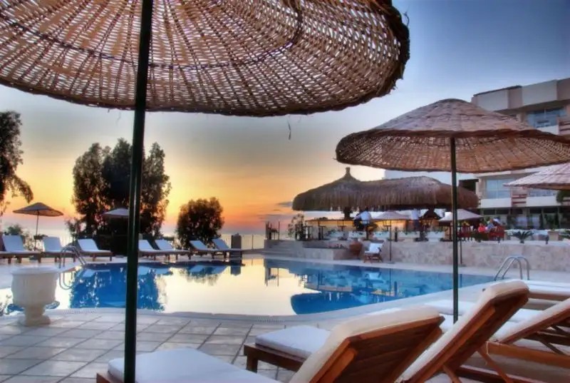 HOTEL CARINA