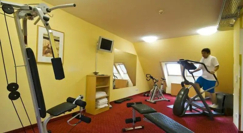 PARK INN BY RADISSON UNO CITY VIENNA