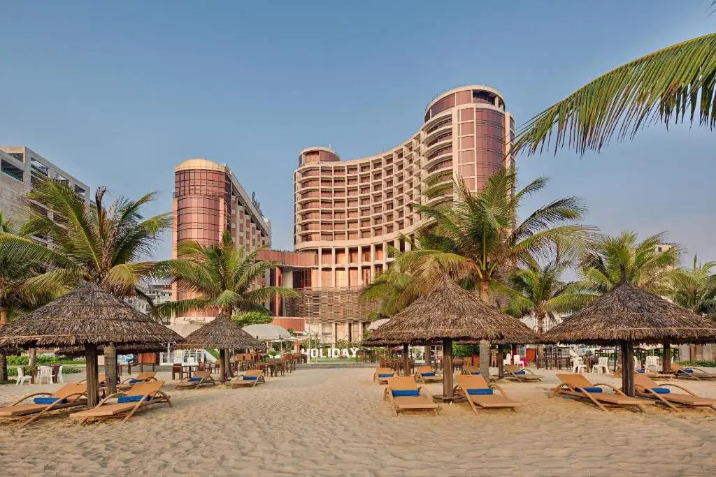 HOLIDAY BEACH DANANG
