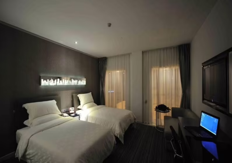 KINGTOWN RIVERSIDE HOTEL PLAZA
