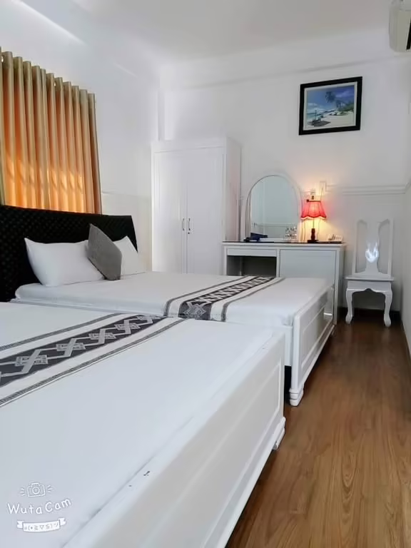 DRAGON HOTEL