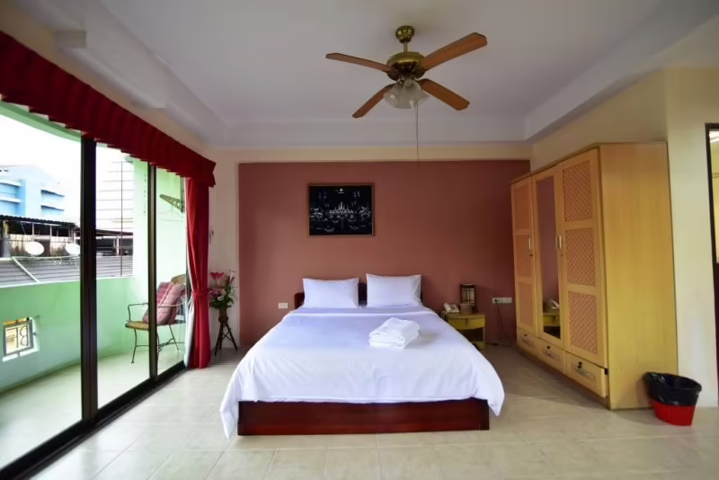 OYO 75381 BILLABONG HOTEL