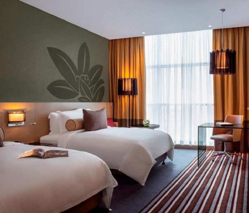 guest with lounge access