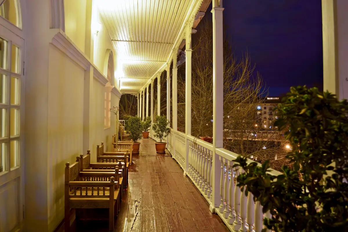 RIVER SIDE