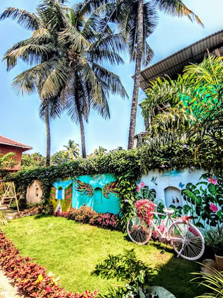 TREEHOUSE MARS BEACH COTTAGES