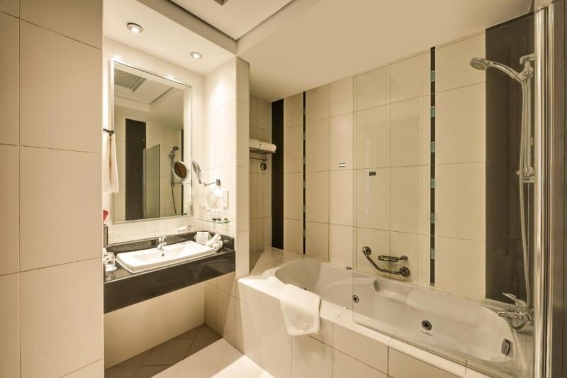 1 bedroom deluxe suite creek view