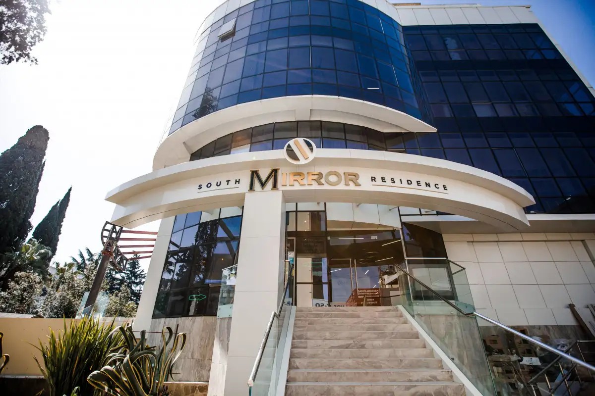 SOUTH MIRROR RESIDENCE