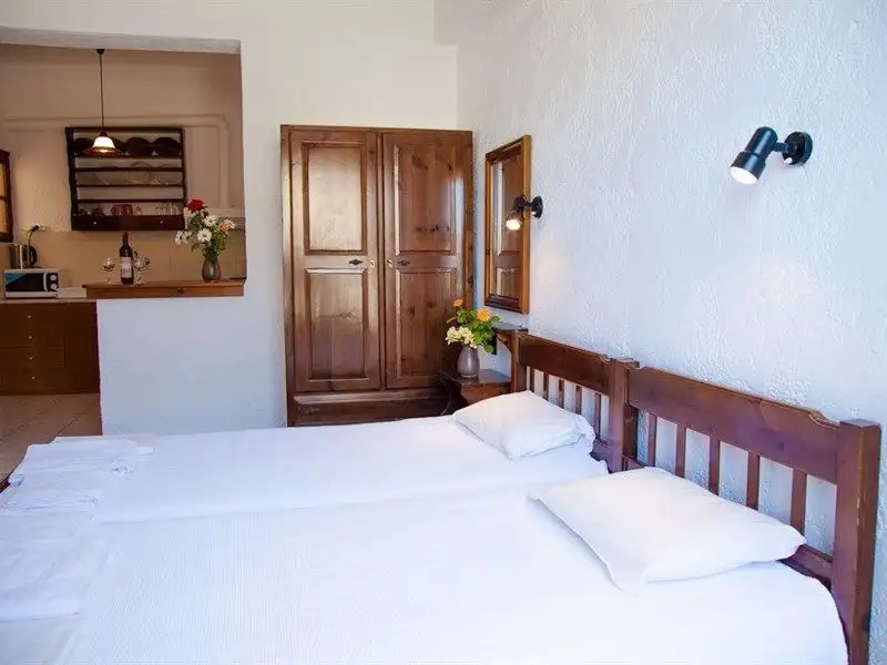 THANIA SEASIDE LUXURY SMOTEL (EX. THANIA STUDIOS APT)