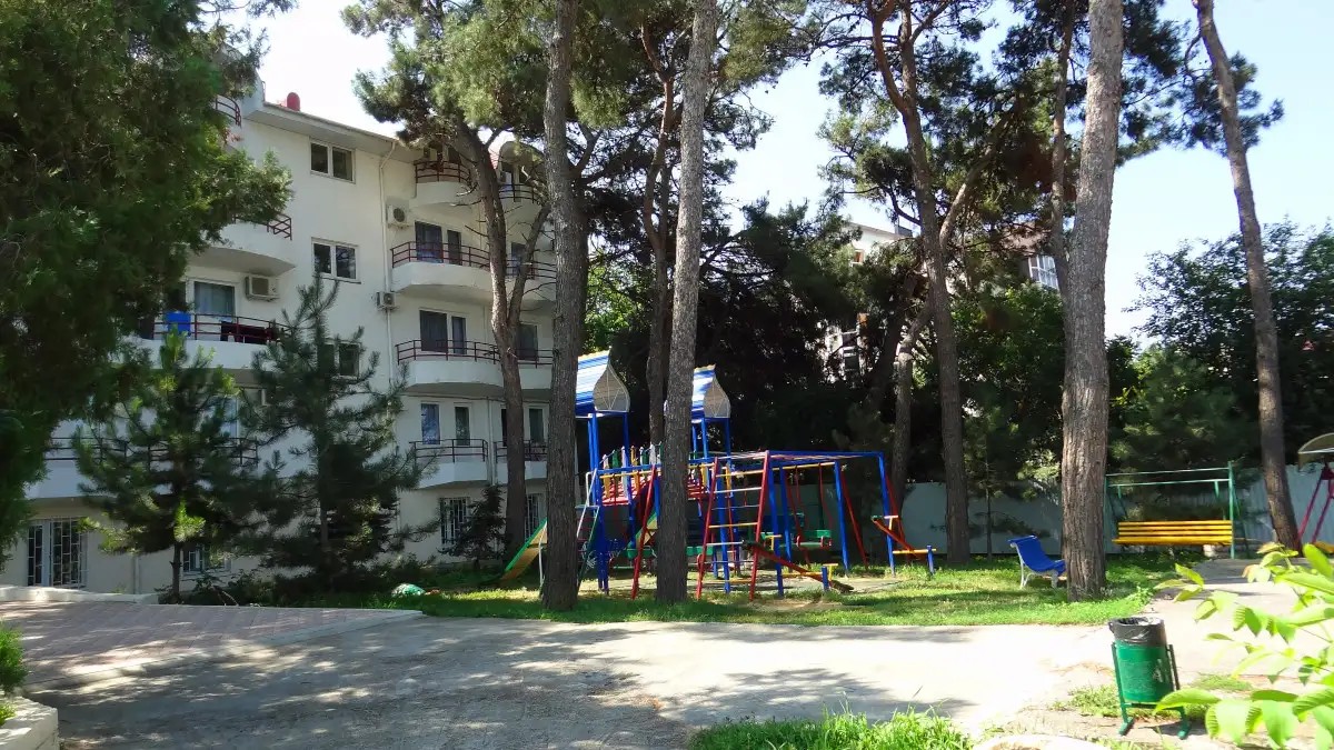 ЧЕРНОМОРСКИЙ ПАНСИОНАТ
