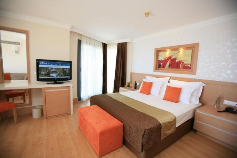 suite with jacuzzi
