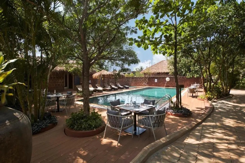 LARISA HOTEL AND RESORT ASHWEM