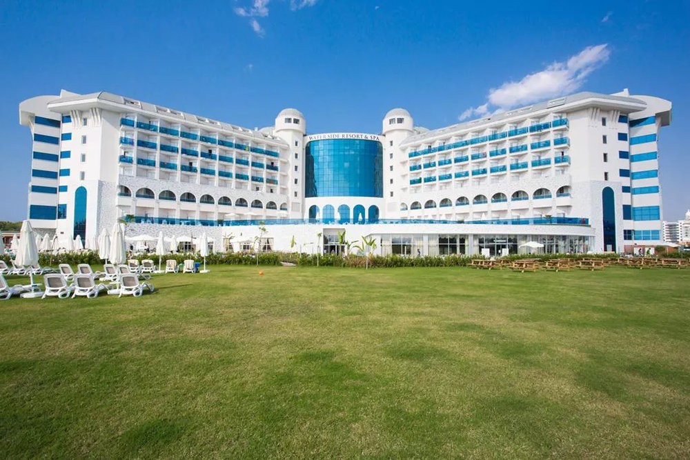 WATER SIDE RESORT & SPA