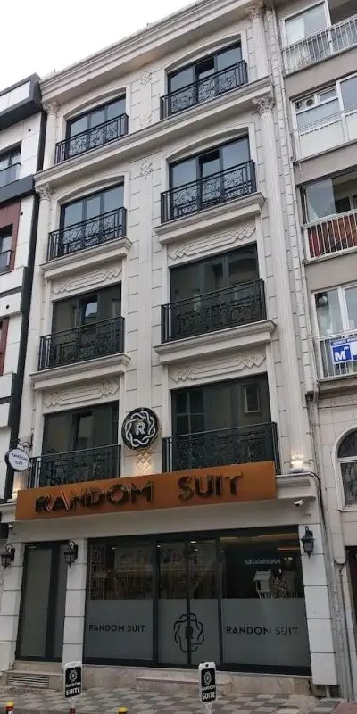 RANDOM SUIT OTEL