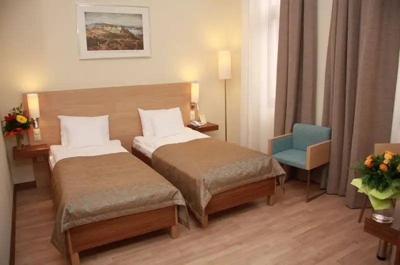 THE THREE CORNERS HOTEL BRISTOL