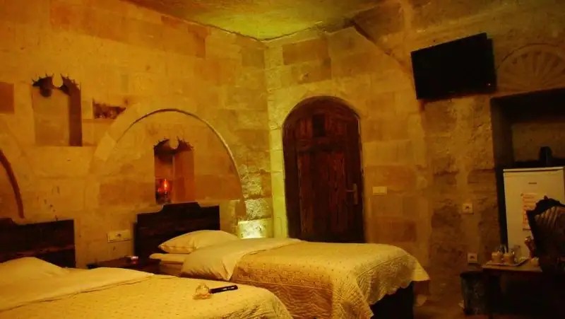FAMILY CAVE SUITES
