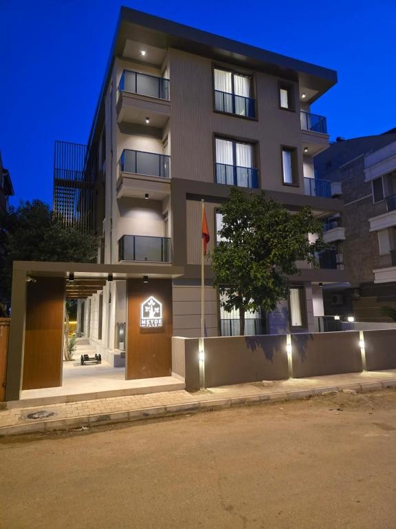 MEYDE PLUS SUITES