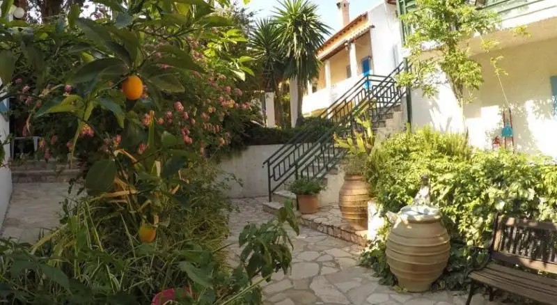 ANDROMACHES HOLIDAY APARTMENTS