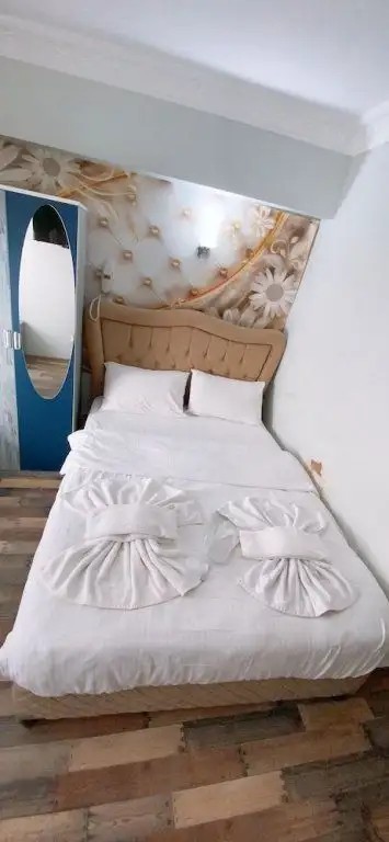 REDAMANCY HOTEL