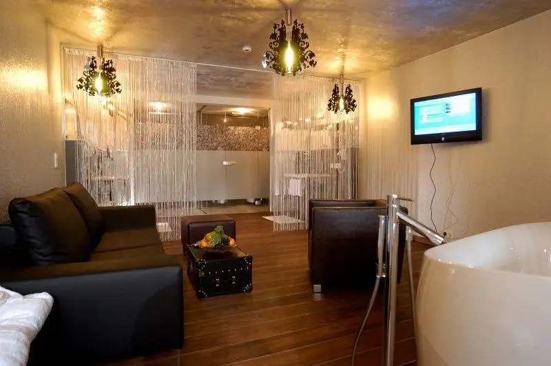 ALPINE PALACE NEW BALANCE LUXUS RESORT