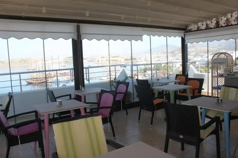 BUMERANG SUITES HOTEL