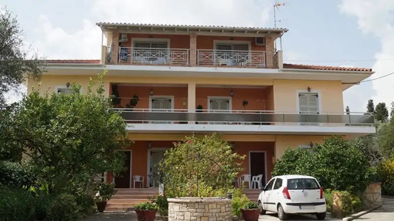 OMIRIKON HOTEL & APARTMENTS