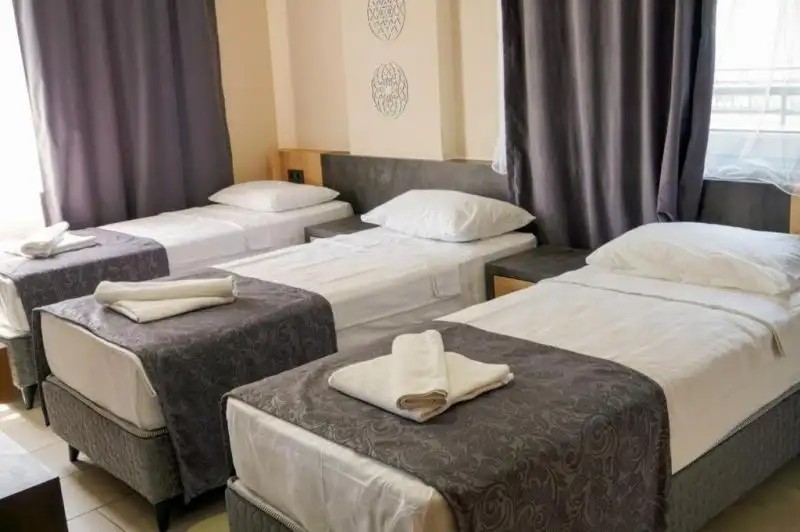 ANNA QUEEN HOTEL ADULTS ONLY 14+