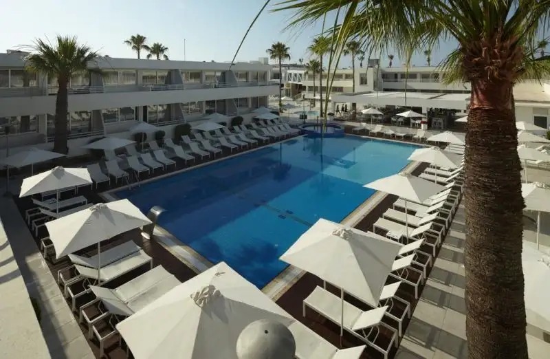 MELPO ANTIA HOTEL & SUITES