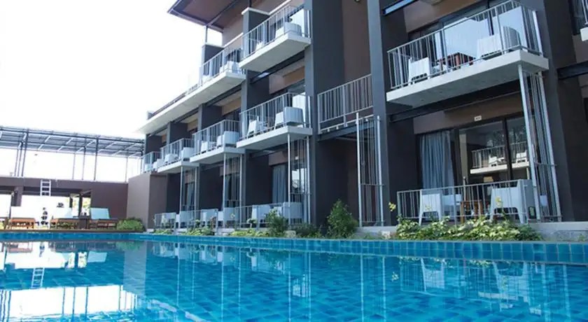 LA LUNE BEACH RESORT