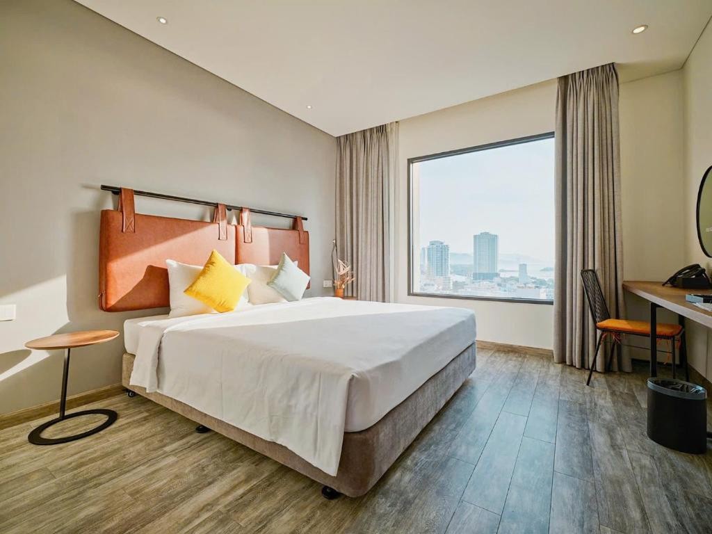 EM OI HOTEL