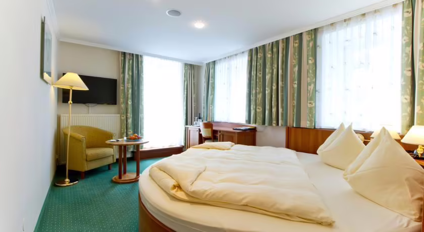 SEEBOECKENHOTEL ZUM WEISSEN HIRSCHEN