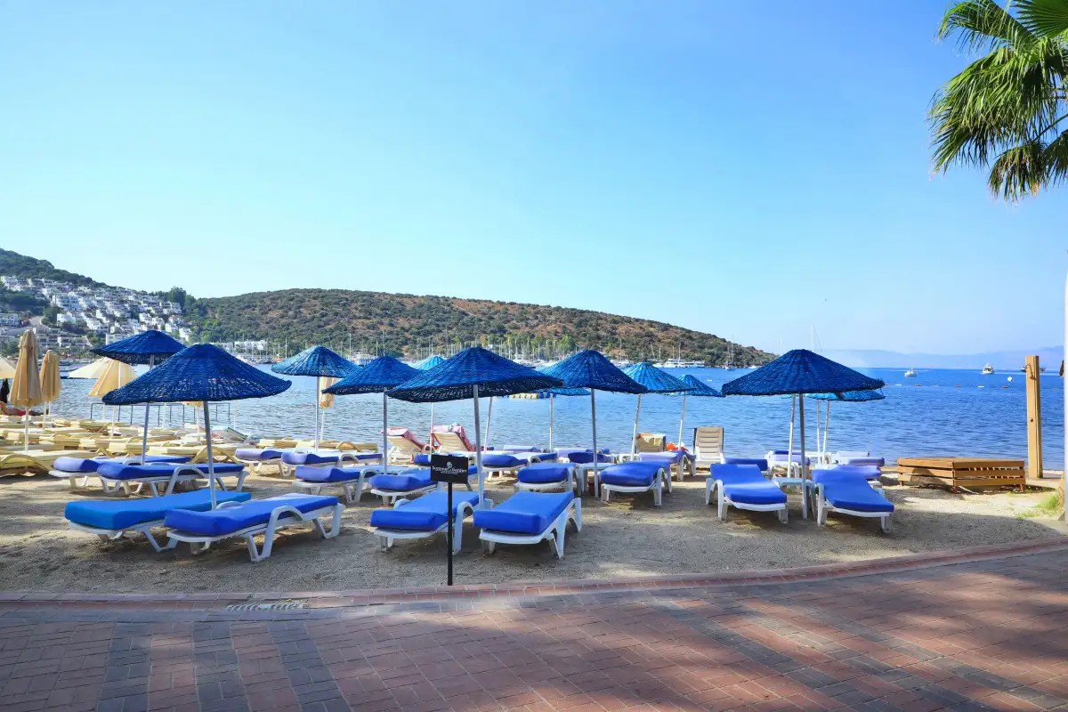 SUMMER GARDEN SUITES AND BEACH HOTEL (EX. SUMMER GARDEN APART)